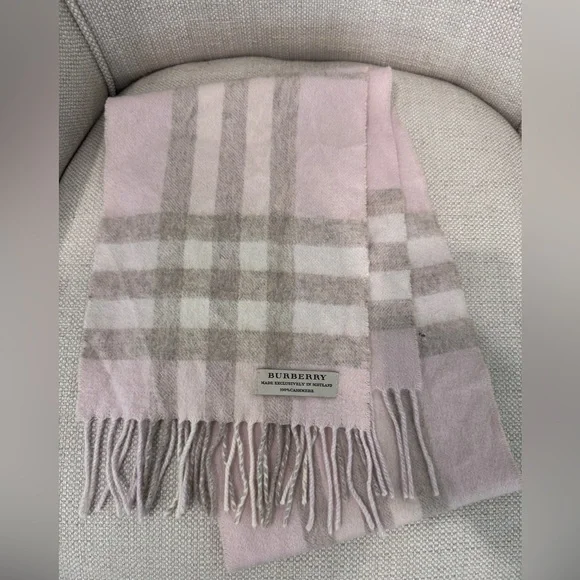 Authentic Burberry Check Cashmere Scarf in light pink - Picture 1 of 4